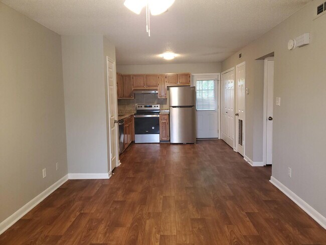 Building Photo - Section 8 welcome "Cozy 2-Bedroom Apartmen...