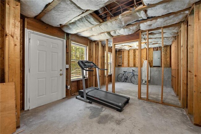 Building Photo - 3751 Roxfield Dr NE