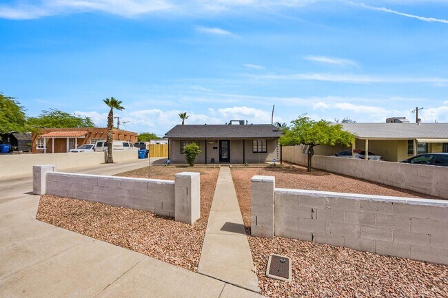 Building Photo - 9427 N 1st Ave