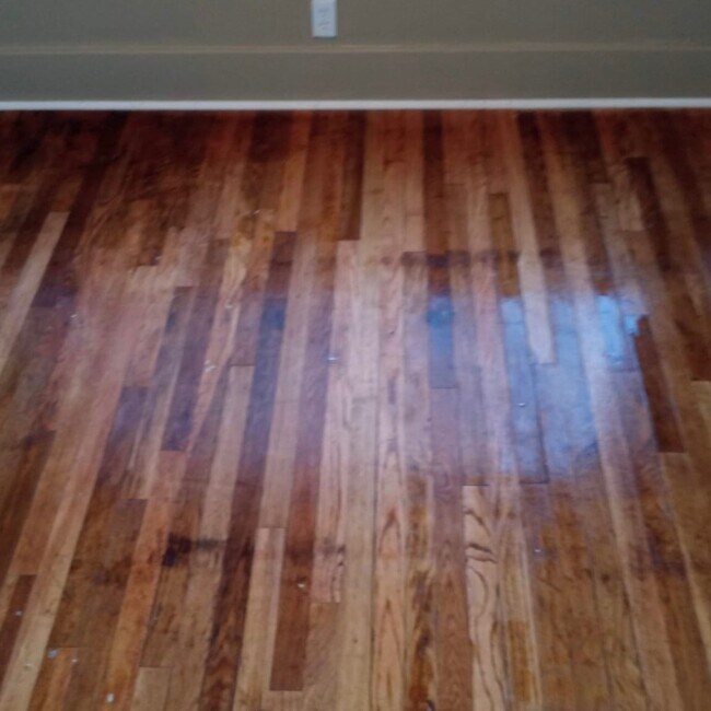 Building Photo - 1928 Gladstone St