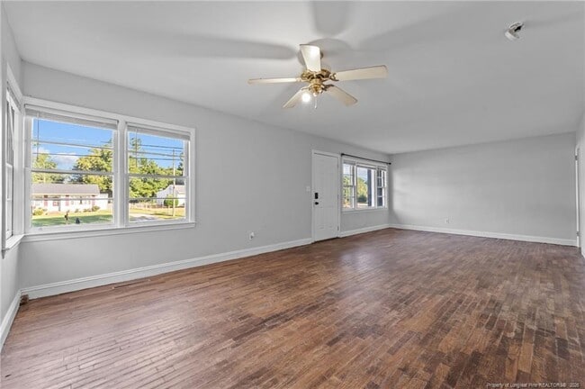 Building Photo - 821 Sandalwood Dr