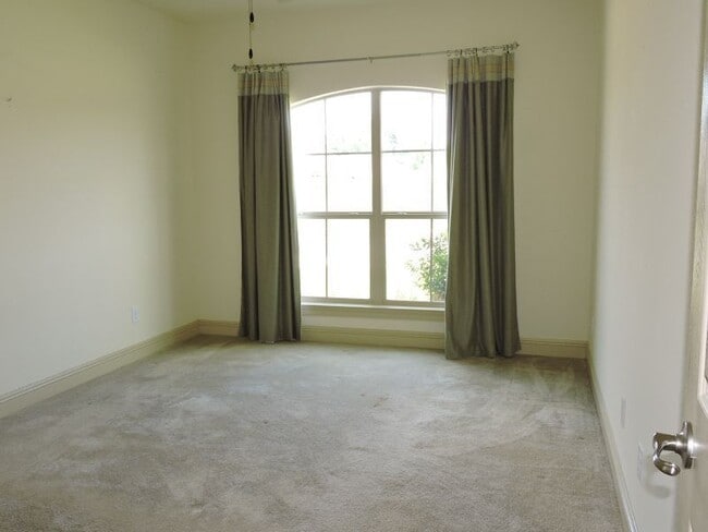 Building Photo - Mallard Crossing 4BR/2BA Home For Lease