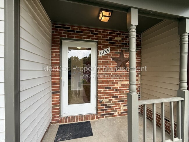 Building Photo - 11185 Kensington Pl