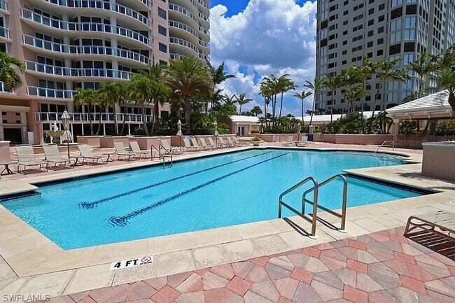 Building Photo - 8231 Bay Colony Dr