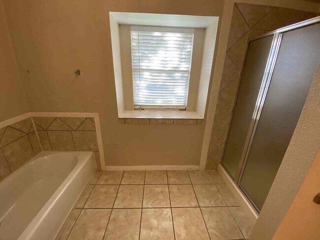 Building Photo - 300-306 East Main Street