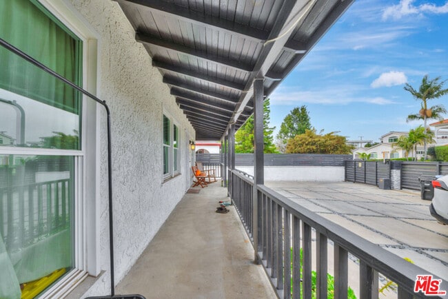 Building Photo - 4905 Coolidge Ave