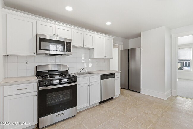 Building Photo - 94 Branch Ave