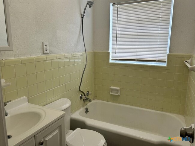 Building Photo - 807 Northside Dr