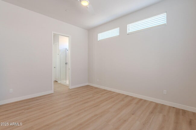 Building Photo - 6050 E Hidden Valley Dr