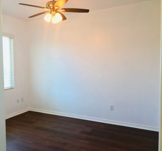 Building Photo - 12872 N White Fence Way