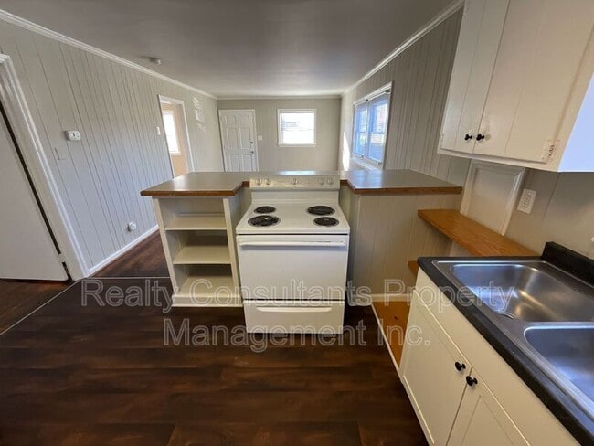 Building Photo - 201 Lowdermilk St