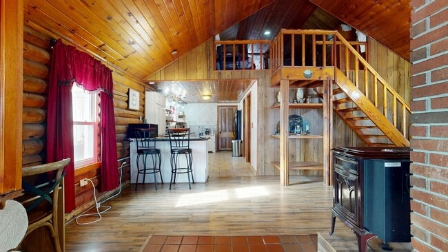 Building Photo - Beautiful Cabin in Crestview School District!