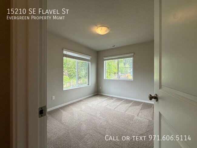 Building Photo - 15210 SE Flavel St