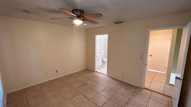 Building Photo - Unfurnished Annual Rental Available Now.