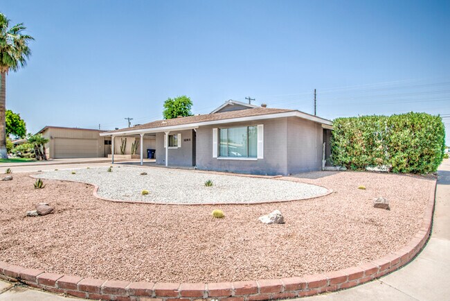 Building Photo - Beautifully remodeled corner 4/2 with pool...