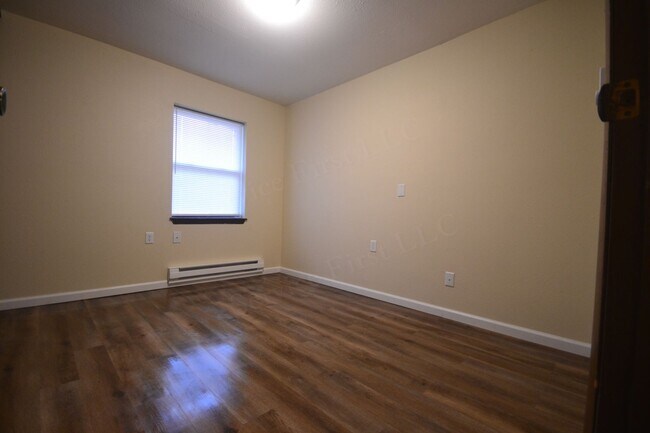 Building Photo - Longton Apartments