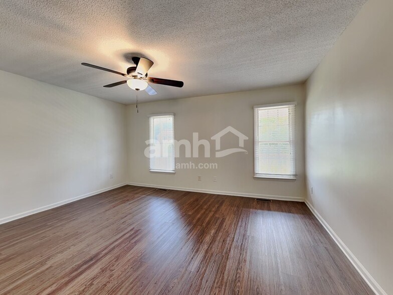 Building Photo - 272 Twin Creeks Rd