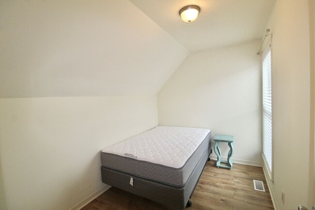 Building Photo - 1336 Hunters Rd