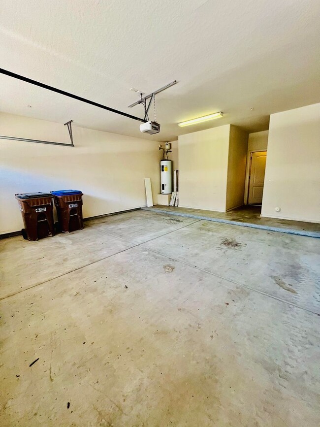 Building Photo - 705 W Queen Creek Rd