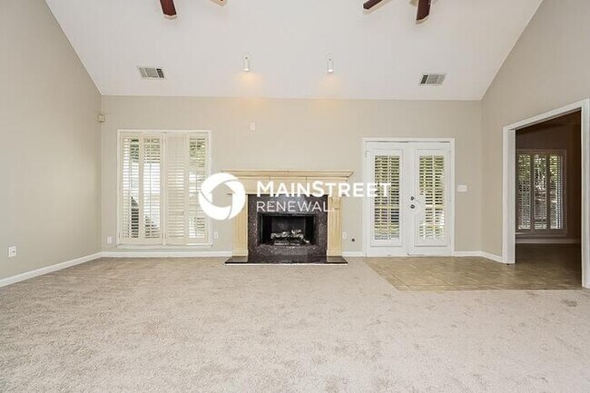Building Photo - 5 Bedroom Pet-Friendly Home in Fayetteville, GA with Main Street Renewal
