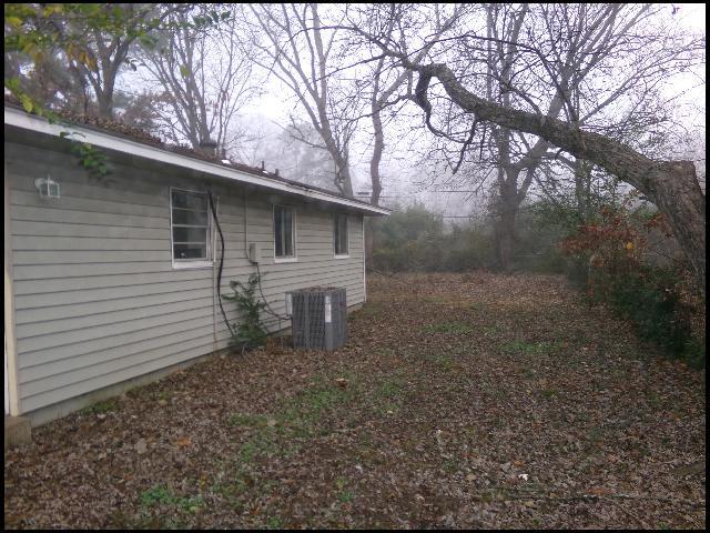 Building Photo - 305 Smart St