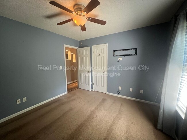 Building Photo - 3910 Armitage Dr
