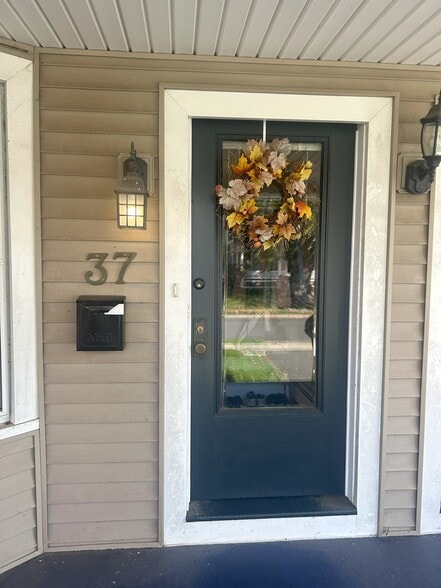 Building Photo - 37 Whitman Ave