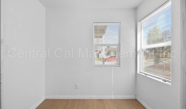 Building Photo - 2 Bedroom/1 Bath Home - $1350 Per Month!