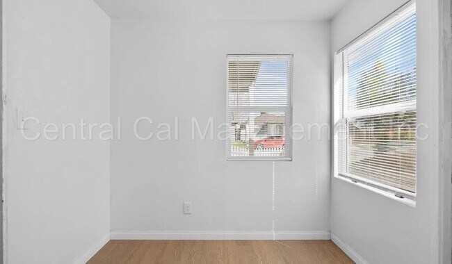 Building Photo - 2 Bedroom/1 Bath Home - $1395 Per Month!