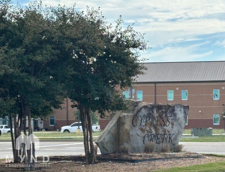 Building Photo - 1122 Buckingham Dr