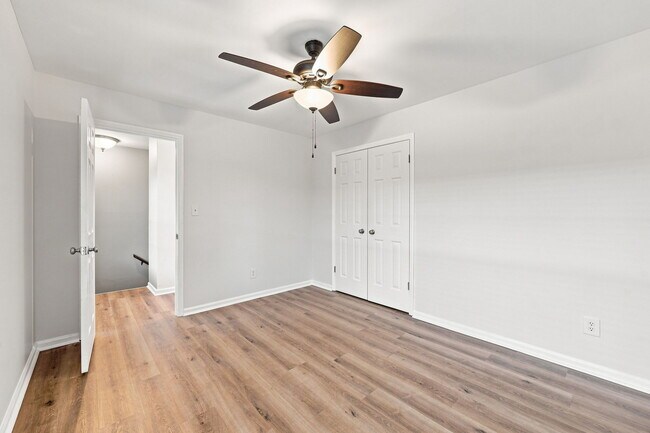 Building Photo - 126 Oakmont Dr