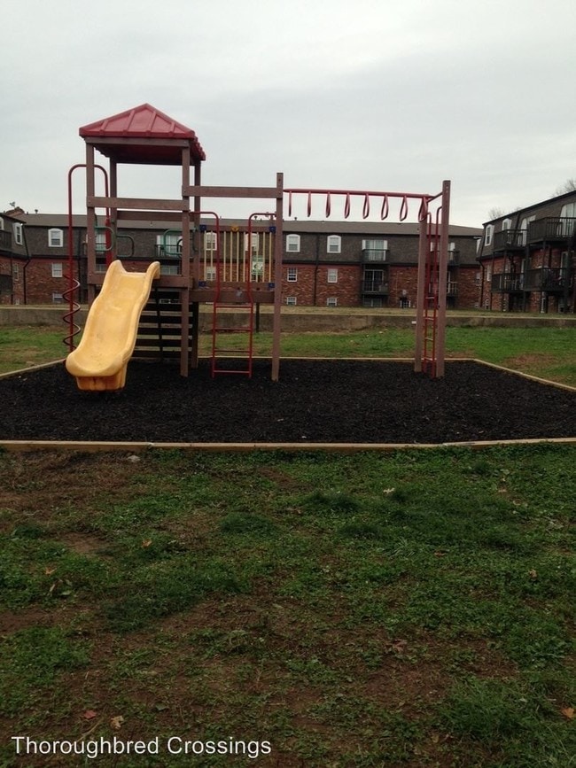 Building Photo - 1346 Village Dr