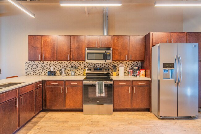 Building Photo - 1275 E University Dr