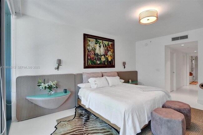 Building Photo - 2627 S Bayshore Dr