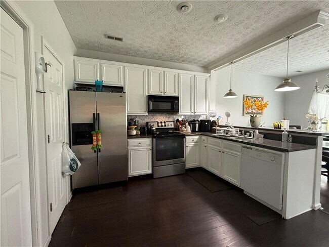 Building Photo - 7544 Winderemere Park