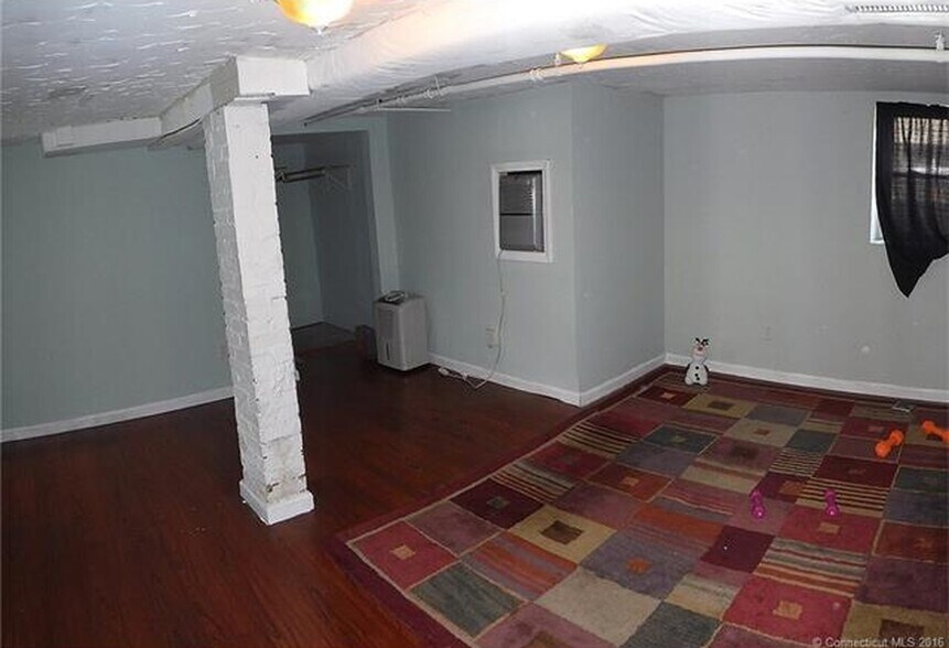Building Photo - 14 Pardee Place
