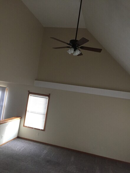 Building Photo - 579 Foxcross Dr