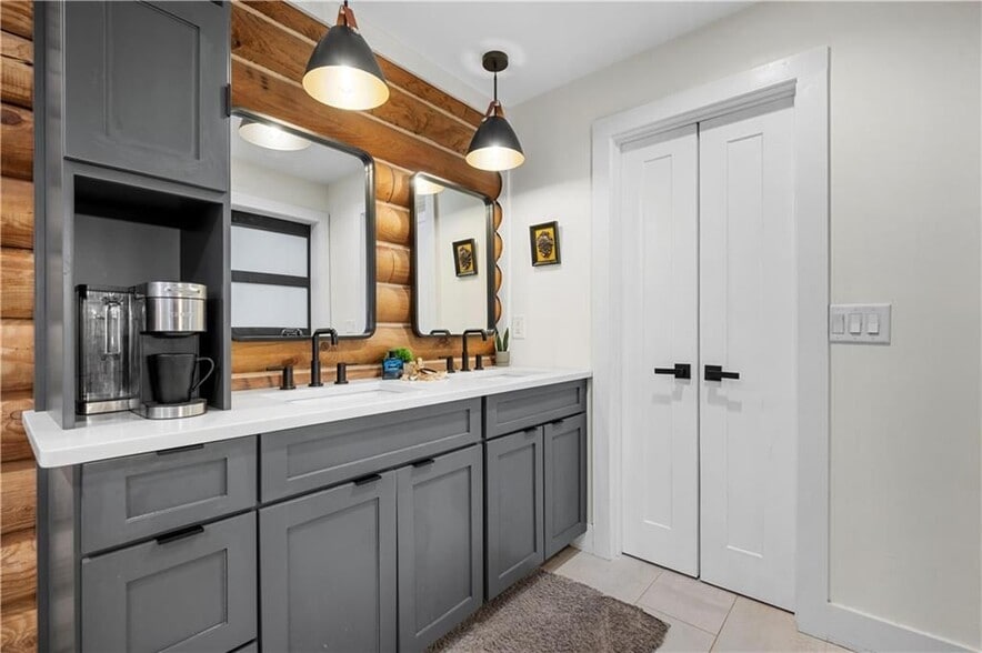 Building Photo - 12030 Old Mountain Park Rd