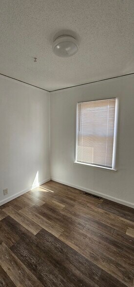 Building Photo - 10716 Bennington Ave