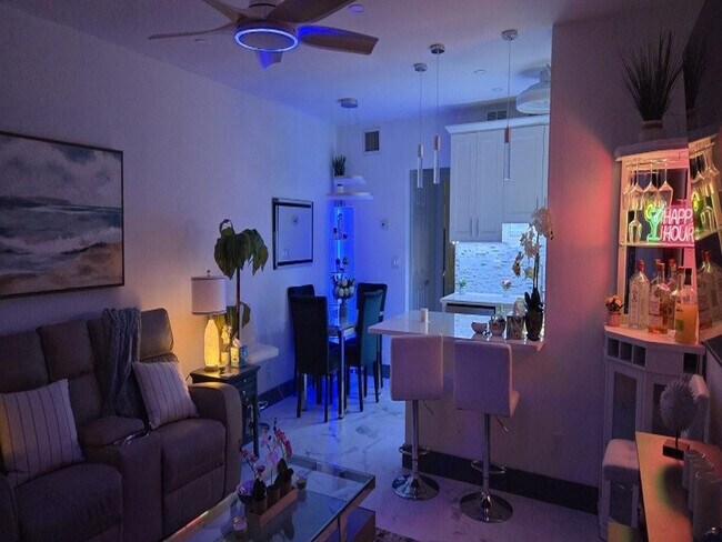 Building Photo - 2909 Middle River Dr