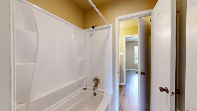 Building Photo - 805 San Pedro Dr