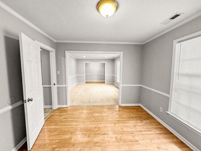 Building Photo - 3001 Jason Dr