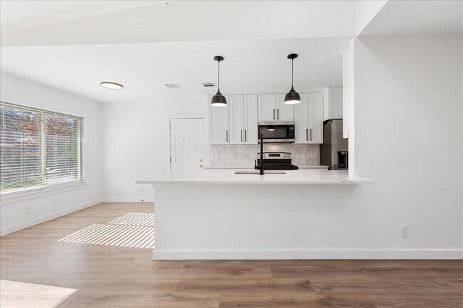 Building Photo - 5801 Cherry Creek Dr