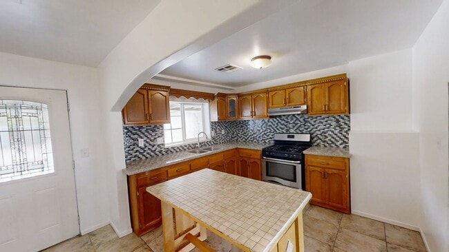 Building Photo - 359 Santa Rita Pl