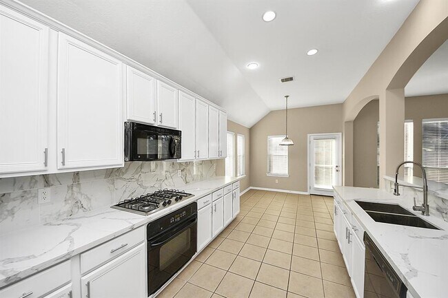 Building Photo - 22035 Emerald Run Ln