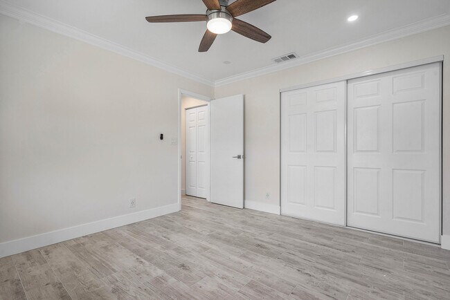 Building Photo - 6098 Winding Brooke Way