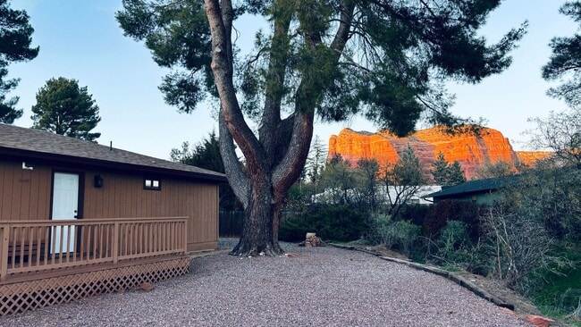 Building Photo - HOUSE - VILLAGE OF OAK CREEK