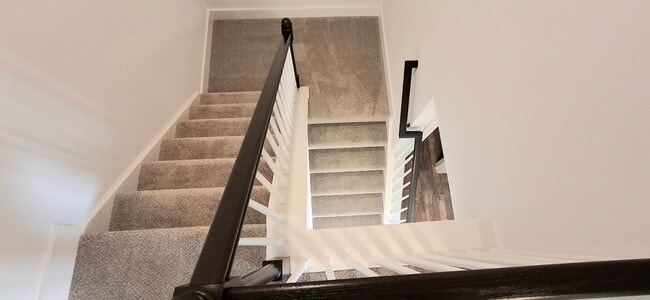 Building Photo - 3 Bedroom 2.5 Bathroom Available in Elizab...