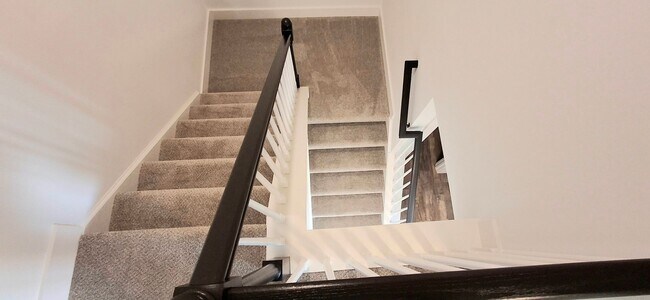 Building Photo - 3 Bedroom 2.5 Bathroom Available in Elizabethtown!