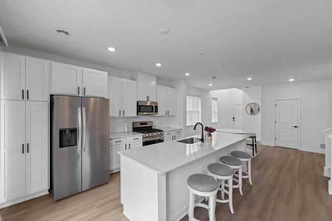 Building Photo - 985 Annagaire Curv